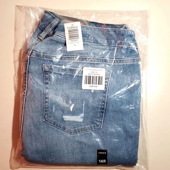 ❤️NWT VINTAGE TORRID JEANS - BOYFRIEND STRAIGHT DISTRESSED - STRETCH MID RISE - Picture 9 of 16